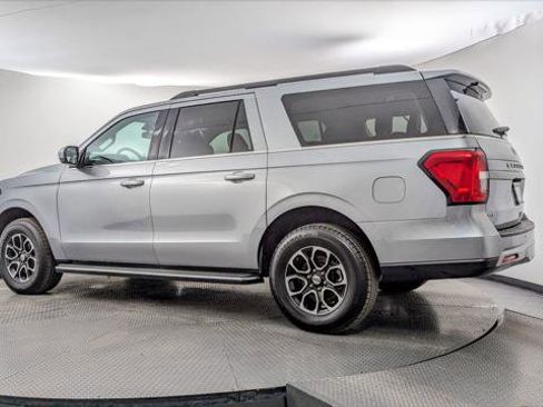 Used 2023 Ford Expedition Max XLT image 4