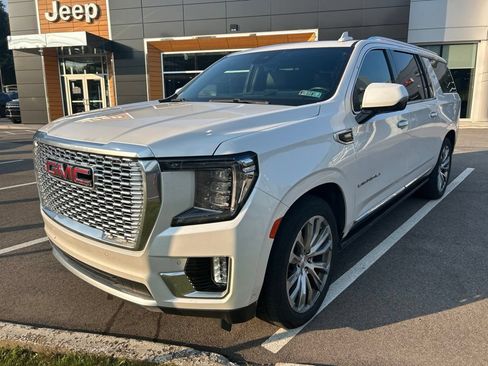 Used 2023 GMC Yukon XL Denali w/ Advanced Technology Package AWD/4WD image 3