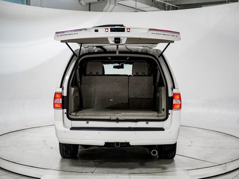 Used 2011 Lincoln Navigator L 4WD image 7