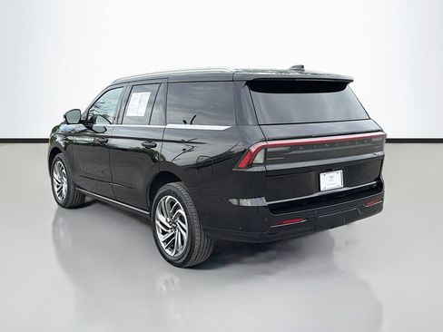 Used 2025 Lincoln Navigator Reserve image 7