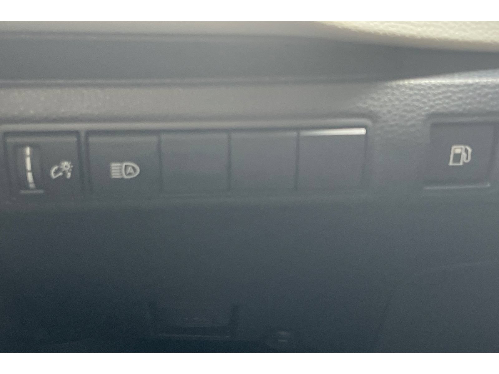 Used 2022 Toyota Corolla LE w/ Carpet Mat Package (TMS) FWD image 38