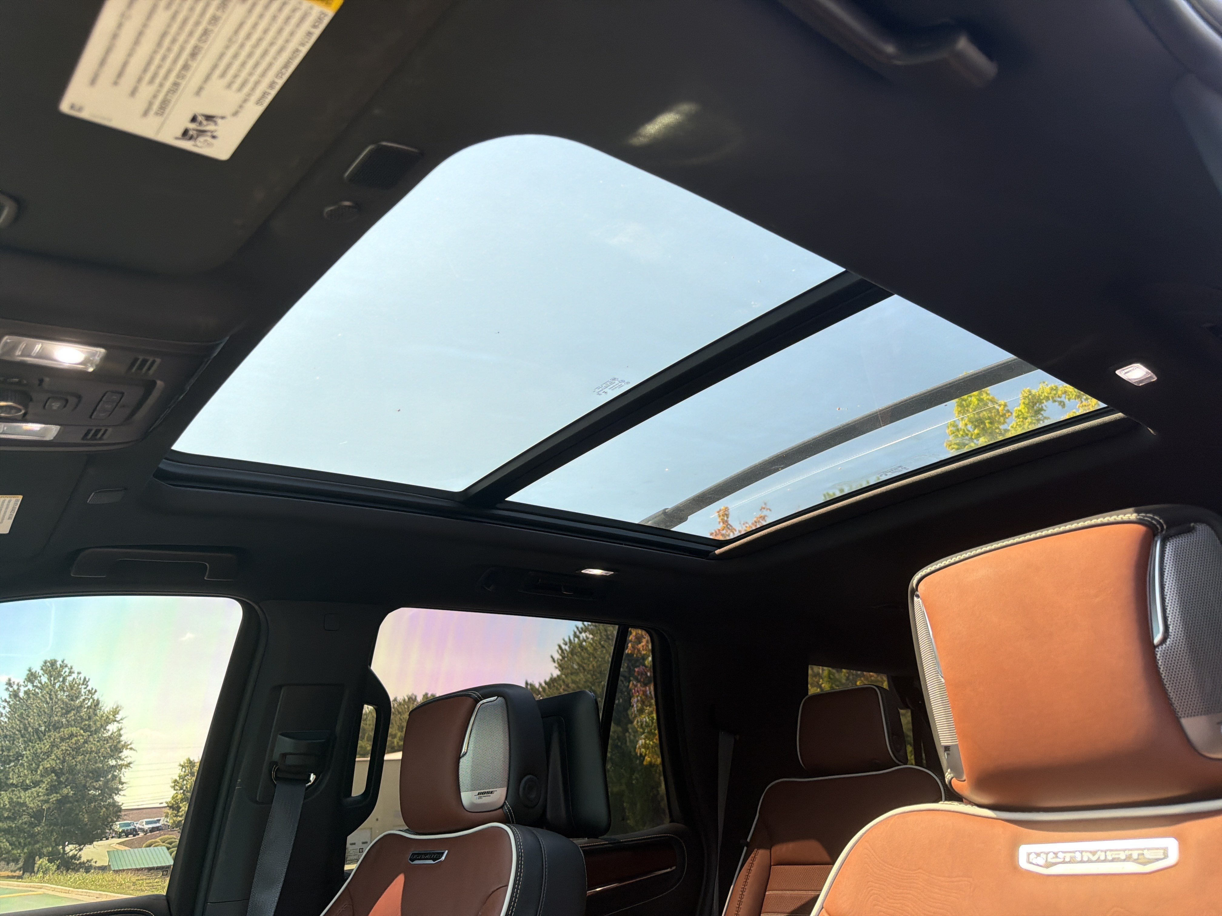 Used 2023 GMC Yukon Denali Ultimate w/ LPO, Floor Liner Package AWD/4WD image 9