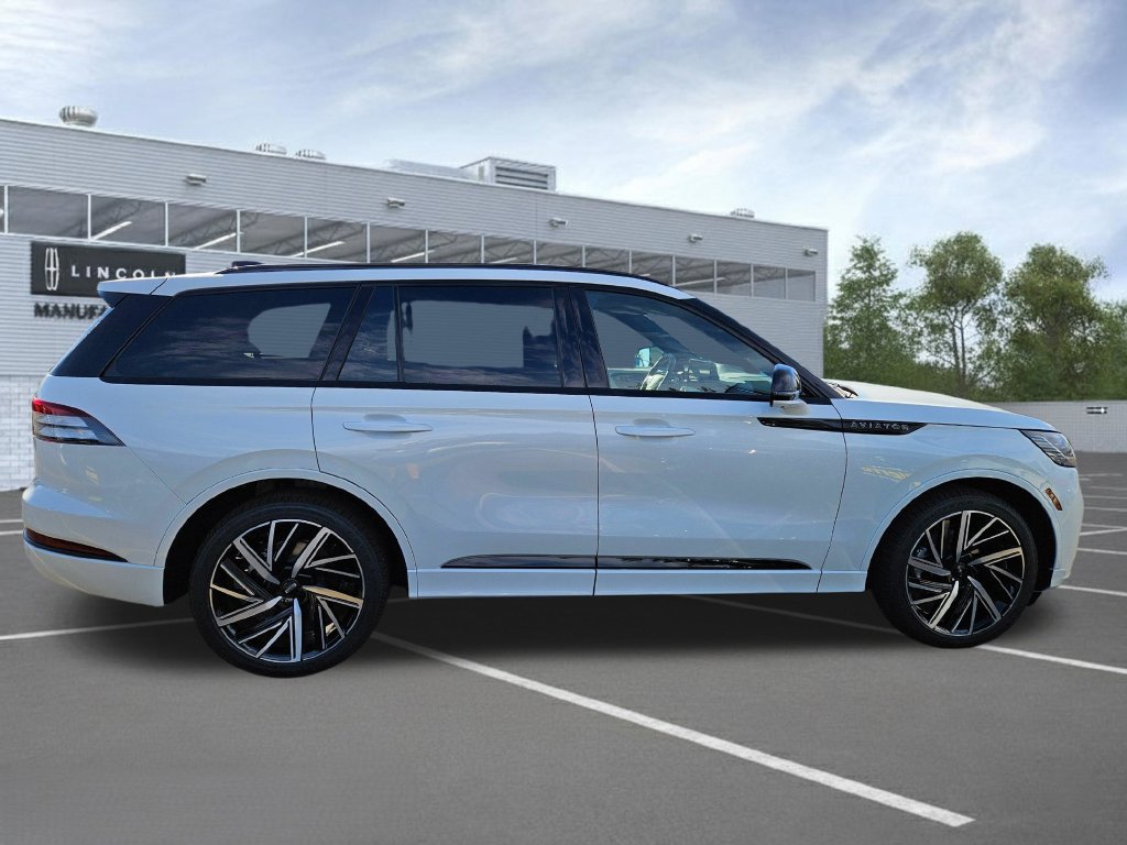 New 2027 Lincoln Navigator Reserve AWD/4WD image 6