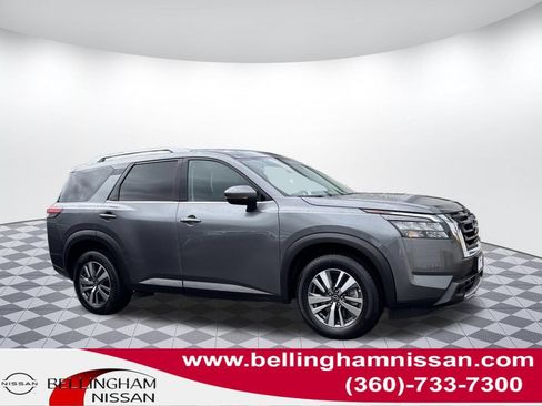 Used 2025 Nissan Pathfinder SL AWD/4WD image 1