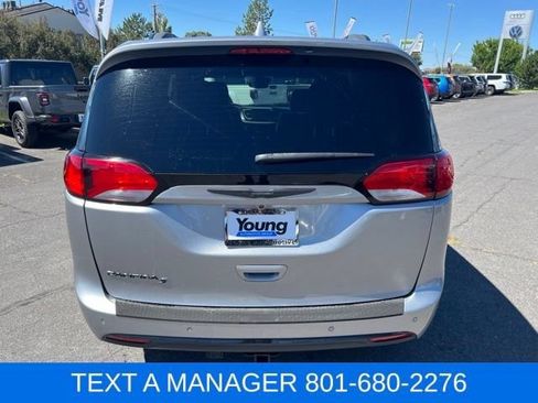 Used 2018 Chrysler Pacifica Touring-L Plus w/ Advanced Safetytec Group FWD image 4
