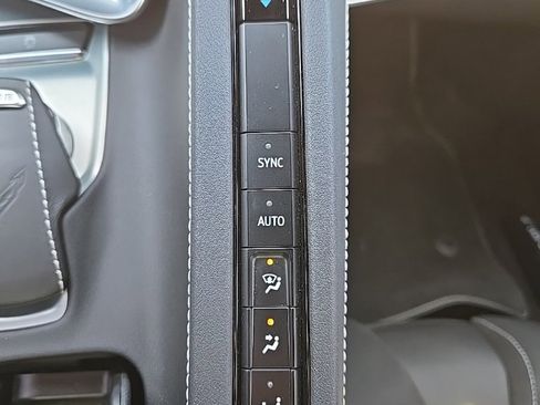 Used 2023 Chevrolet Corvette Stingray Coupe w/ Z51 Performance Package image 29