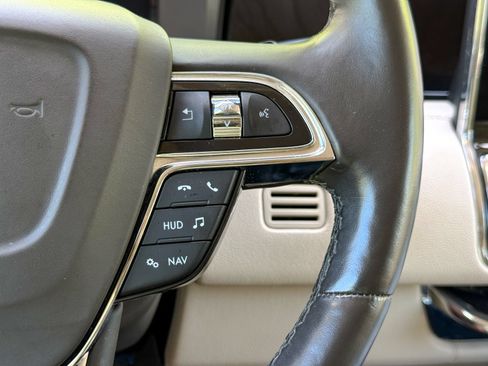 Used 2021 Lincoln Navigator Reserve AWD/4WD image 40