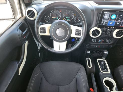 Used 2017 Jeep Wrangler Unlimited Rubicon w/ Connectivity Group AWD/4WD image 20