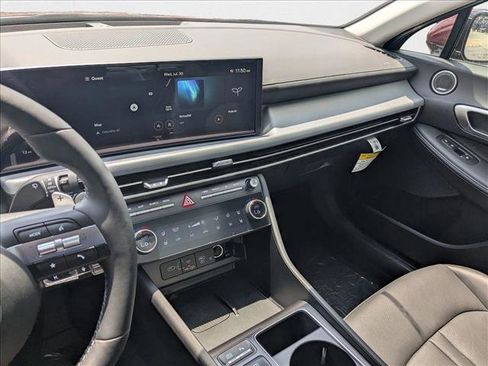 New 2025 Hyundai Sonata Limited image 13