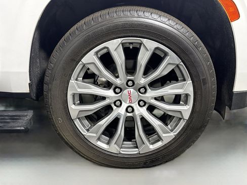 Used 2021 GMC Yukon XL Denali w/ Denali Premium Package image 32