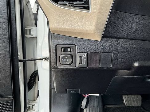 Used 2015 Toyota Corolla LE FWD image 18