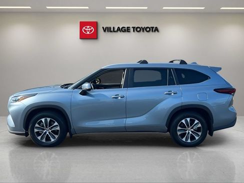 Certified 2024 Toyota Highlander XLE FWD image 2