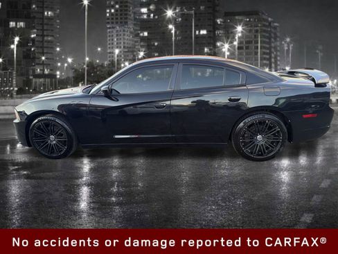 Used 2013 Dodge Charger SE image 4