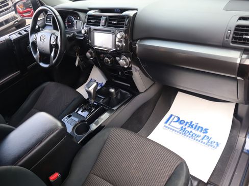 Used 2018 Toyota 4Runner TRD Off-Road image 29