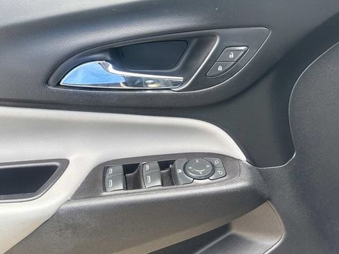 Used 2021 Chevrolet Equinox LS FWD image 25