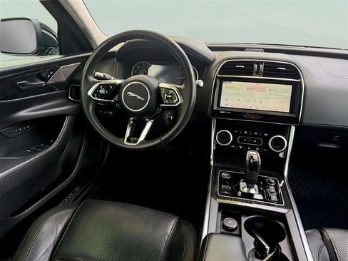 Used 2020 Jaguar XE S RWD image 14