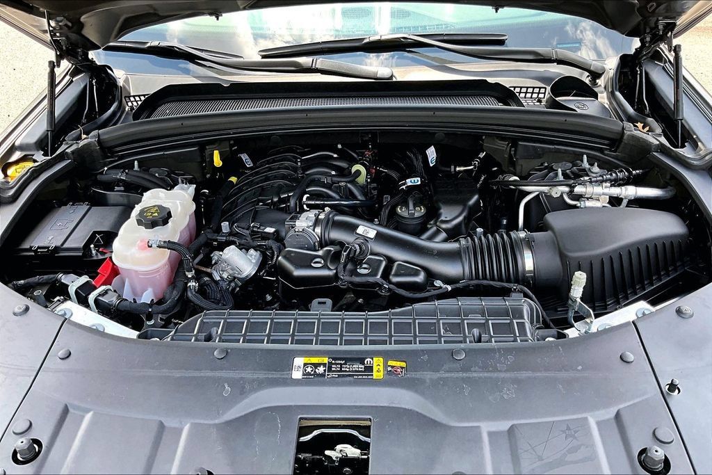 Used 2023 Jeep Grand Cherokee L Laredo AWD/4WD image 23