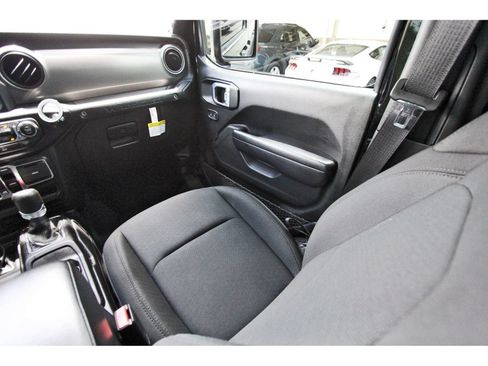 Used 2022 Jeep Wrangler Unlimited Sport AWD/4WD image 12