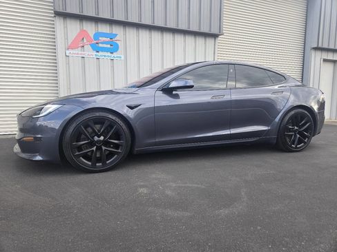 Used 2022 Tesla Model S Plaid image 2