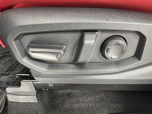 Used 2025 Toyota Tacoma TRD Sport image 11