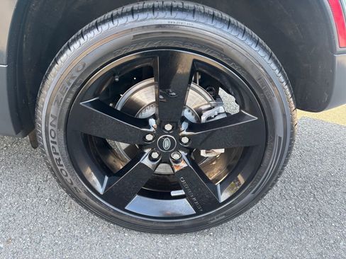 Used 2023 Land Rover Defender 110 75th Limited Edition image 9