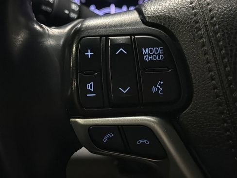 Used 2019 Toyota Highlander XLE AWD/4WD image 25