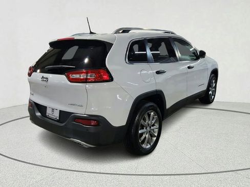 Used 2018 Jeep Cherokee Limited image 2