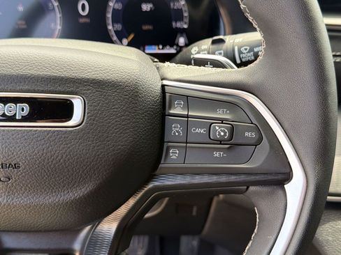 Used 2025 Jeep Grand Cherokee Altitude RWD image 26