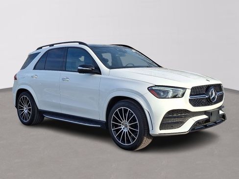 Certified 2022 Mercedes-Benz GLE 580 4MATIC w/ Night Package image 3