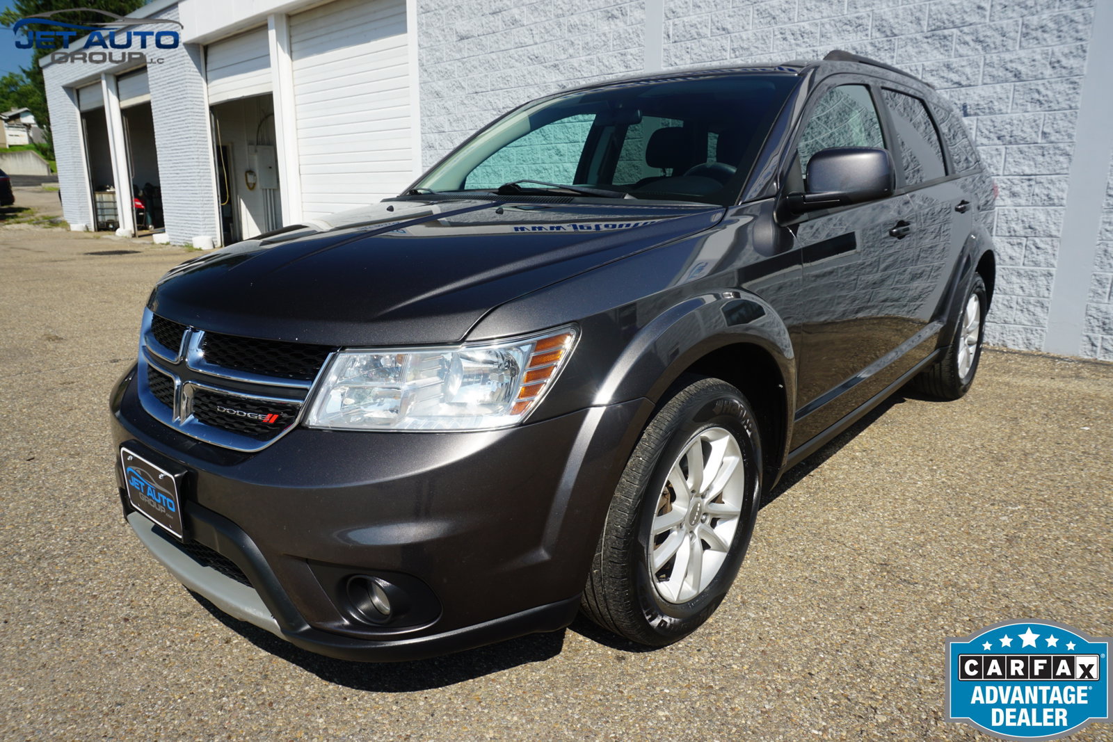Used 2017 Dodge Journey SXT w/ Comfort/Convenience Group FWD image 3