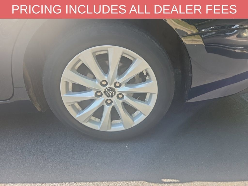 Used 2020 Toyota Camry LE FWD image 5