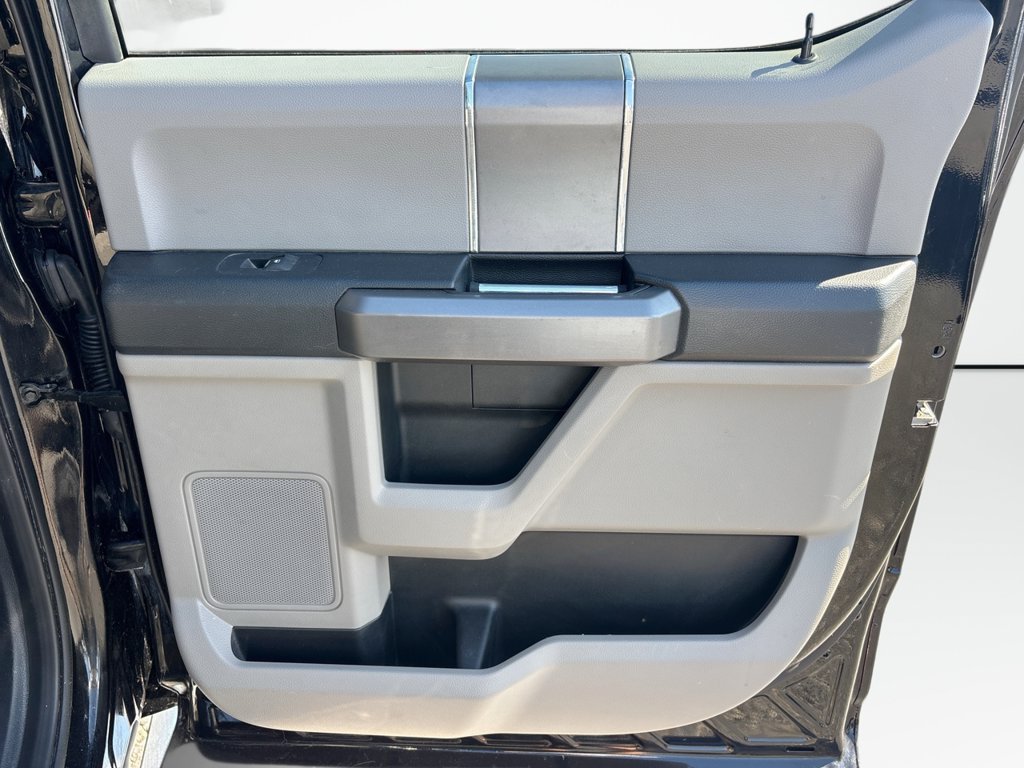 Used 2019 Ford F250 XLT w/ XLT Premium Package AWD/4WD image 17