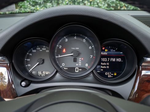 Certified 2025 Porsche Macan image 19