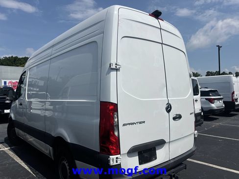Used 2025 Mercedes-Benz Sprinter 2500 image 3