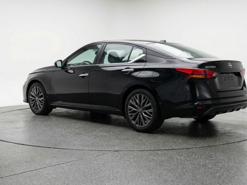 Used 2025 Nissan Altima 2.5 SV FWD image 6