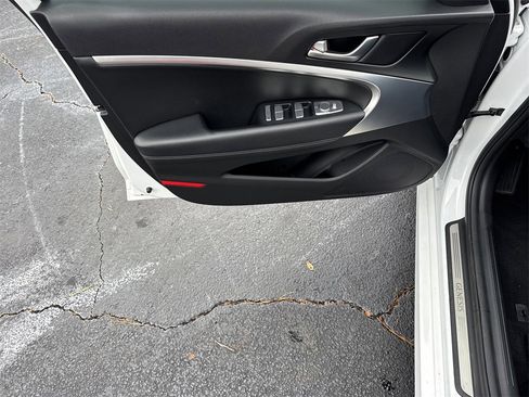 Used 2022 Genesis G70 2.0T image 10