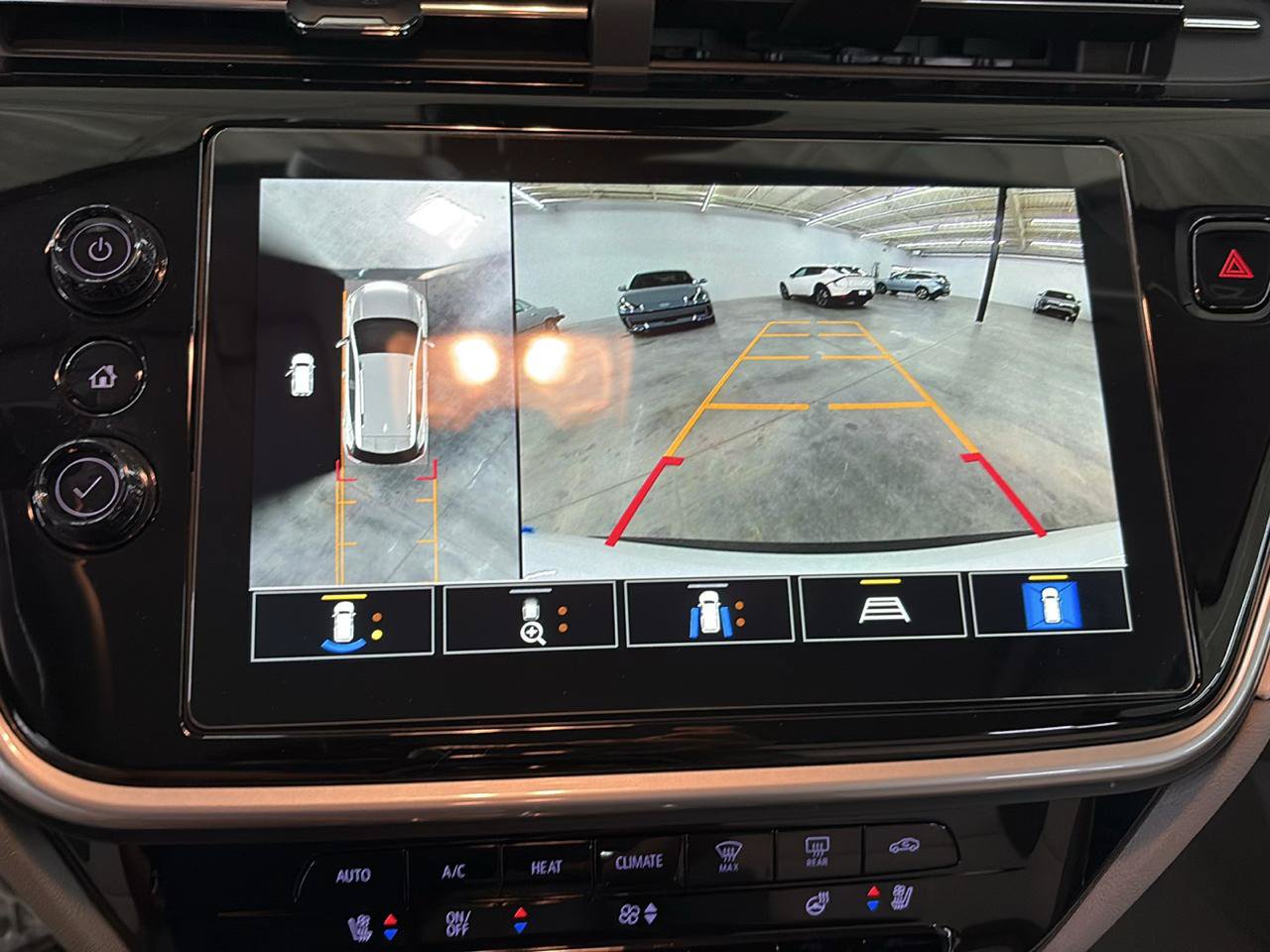 Used 2023 Chevrolet Bolt EUV Premier FWD image 22