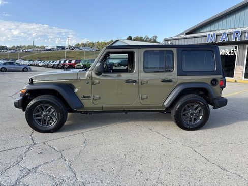 Used 2025 Jeep Wrangler Sport image 2