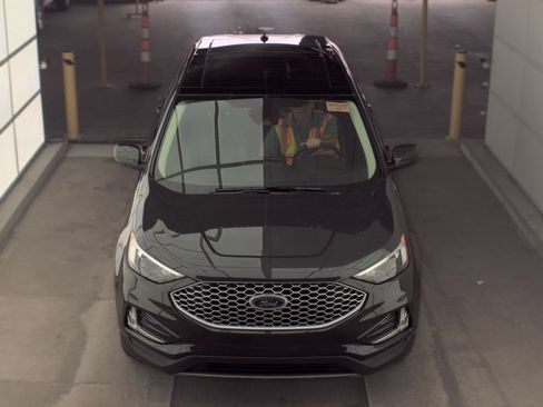 Used 2024 Ford Edge SEL w/ Convenience Package AWD/4WD image 2