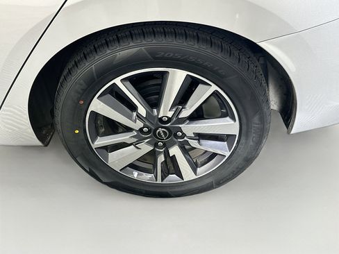 Used 2023 Nissan Versa SV image 11