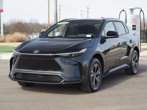 Used 2025 Toyota bZ4X AWD w/ Weather Package image 25