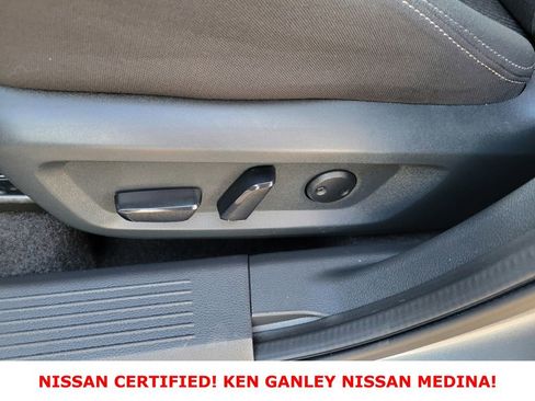 Certified 2025 Nissan Rogue SV image 35