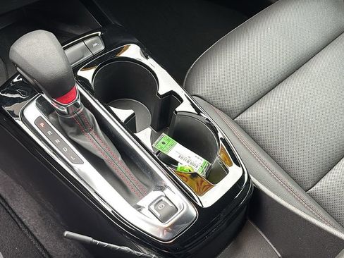 Used 2025 Chevrolet Trax RS w/ Sunroof Package image 21