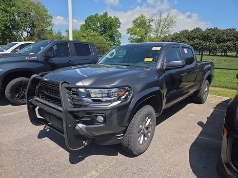 Used 2016 Toyota Tacoma SR5 w/ SR5 Appearance Package (SN) AWD/4WD image 8