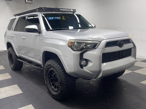 Used 2017 Toyota 4Runner SR5 AWD/4WD image 23