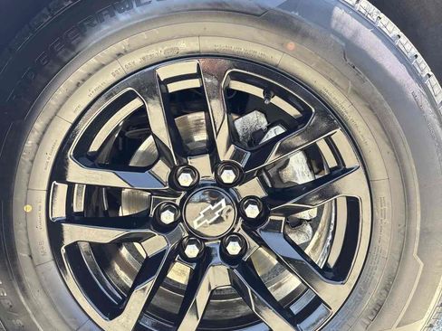 Used 2016 Chevrolet Suburban LTZ RWD image 4