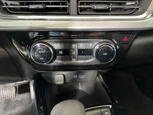 Used 2025 Chevrolet Trax LT image 23