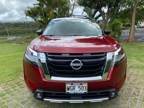 Used 2022 Nissan Pathfinder SL AWD/4WD image 2
