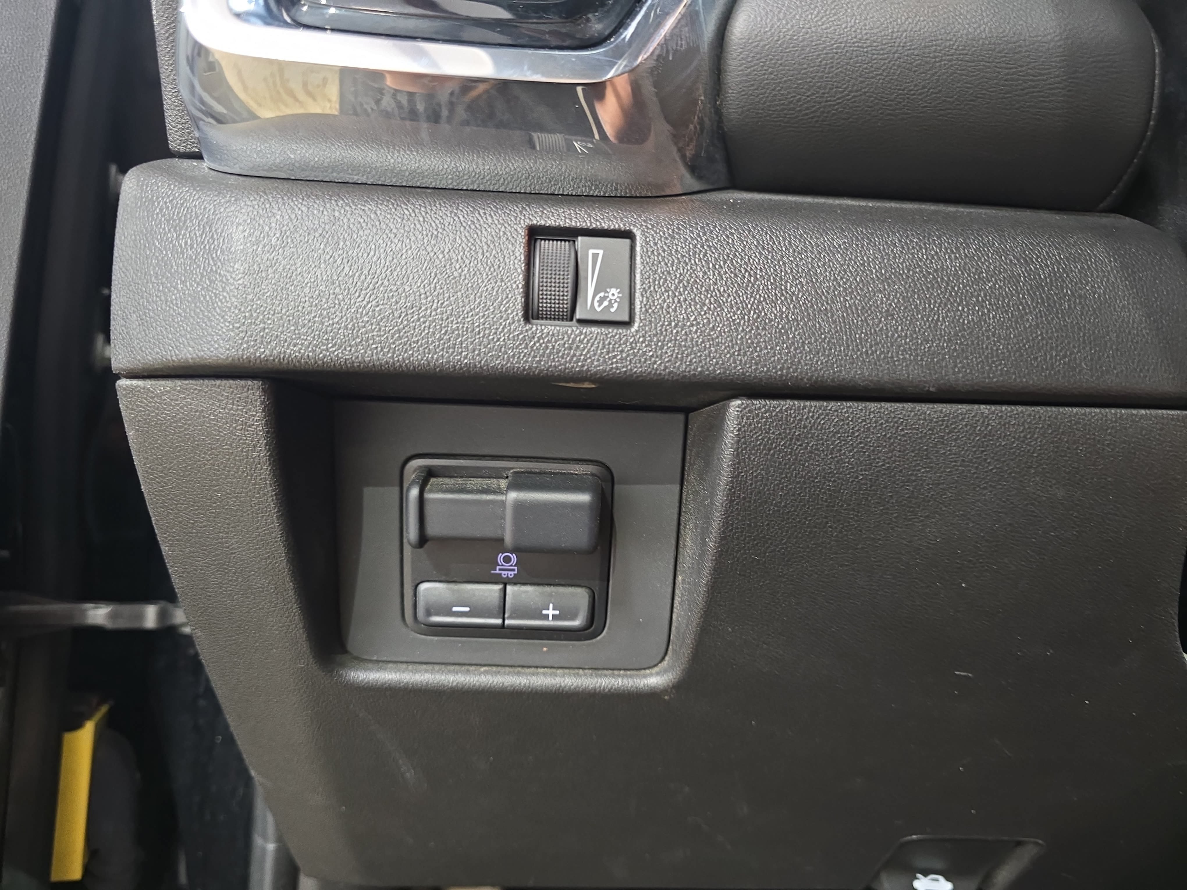 Used 2024 GMC Canyon Elevation w/ Convenience Package RWD image 23