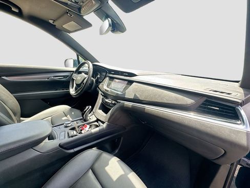 Used 2025 Cadillac XT6 Luxury AWD/4WD image 32